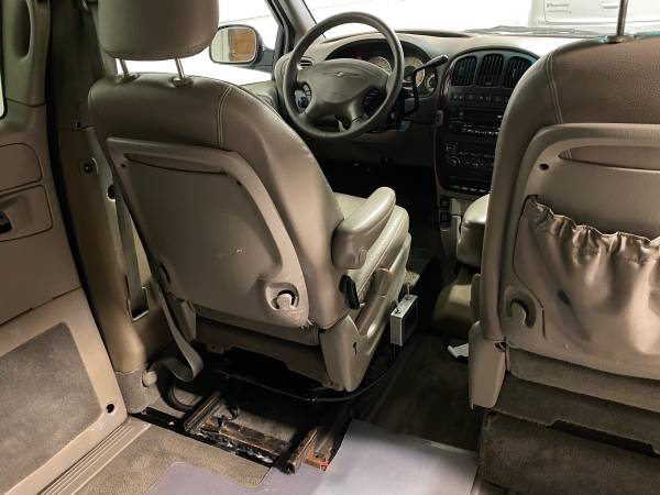 Wheelchair Accessible Dodge Chrysler Town & Country for sale in Palmer, AK – photo 12
