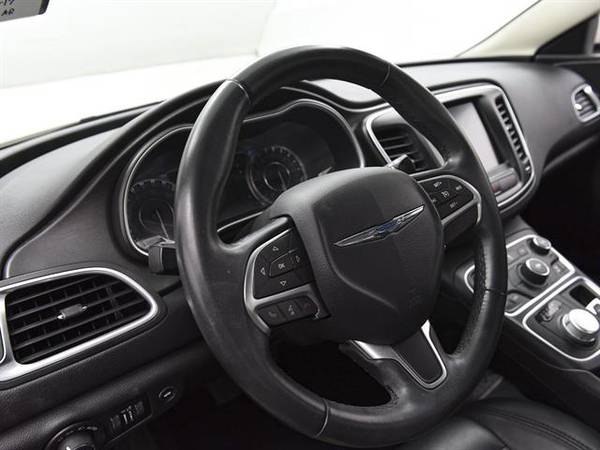 2017 Chrysler 200 Limited Sedan 4D sedan White - FINANCE ONLINE for sale in Atlanta, CO – photo 2