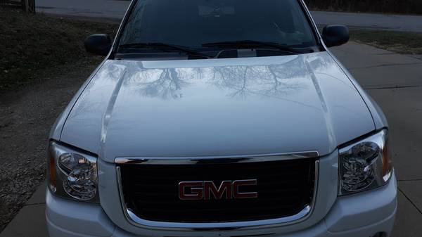 2002 GMC Envoy SLT 4x4 - cars & trucks - by owner - vehicle... for sale in Council Bluffs, NE – photo 2