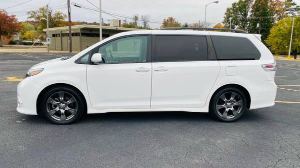 2017 Toyota Sienna SE Premium 8 Passenger 4dr Mini Van van White -... for sale in Fayetteville, AR – photo 4