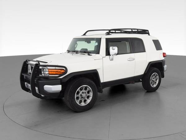 2013 Toyota FJ Cruiser Sport Utility 2D suv White - FINANCE ONLINE -... for sale in Cleveland, OH – photo 3