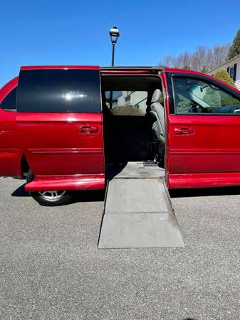 Beautiful and well maintained van with wheelchair accessability for sale in Waterbury, CT – photo 4