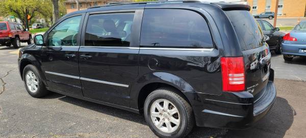 2009 Chrysler Town and Country - - by dealer - vehicle for sale in Lansing, MI – photo 7