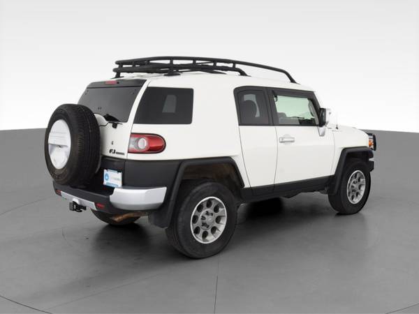 2013 Toyota FJ Cruiser Sport Utility 2D suv White - FINANCE ONLINE -... for sale in Cleveland, OH – photo 11