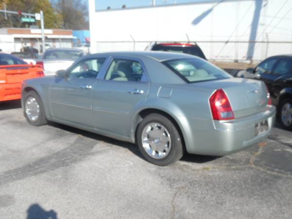 2005 Chrysler 300 - NICE CAR FOR A NICE PRICE! for sale in Memphis, TN – photo 3