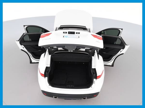 2017 Jag Jaguar FPACE 35t Premium Sport Utility 4D suv White for sale in Atlanta, GA – photo 18