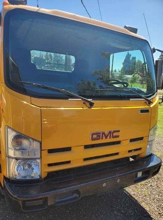 2009 GMC W5500HD 61, 000 miles One Owner for sale in Aumsville, OR – photo 13