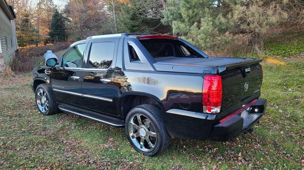 Cadillac Escalade EXT - 22k ORIGINAL Miles - LOADED Extremely RARE!... for sale in Madison, WI – photo 2
