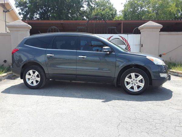 2011 Chevrolet Chevy Traverse LT 4dr SUV w/1LT EVERYONE IS APPROVED! for sale in San Antonio, TX – photo 5