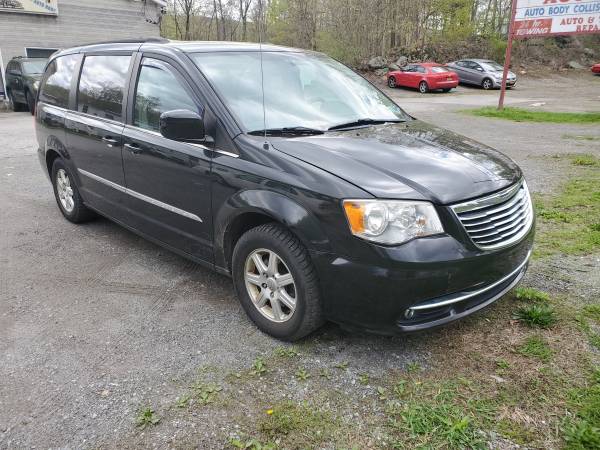 2011 CHRYSLER TOWN & COUNTRY - - by dealer - vehicle for sale in Cold Spring, NY – photo 2