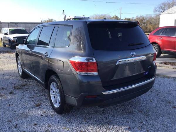 2012 Toyota Highlander AWD - cars & trucks - by dealer - vehicle... for sale in Fredonia, KS – photo 8