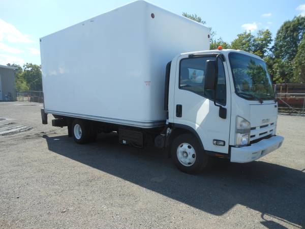 2014 Isuzu Npr HD 16' box truck w/lift gate only 59,000 miles LQQK!! for sale in Lincoln, RI – photo 3