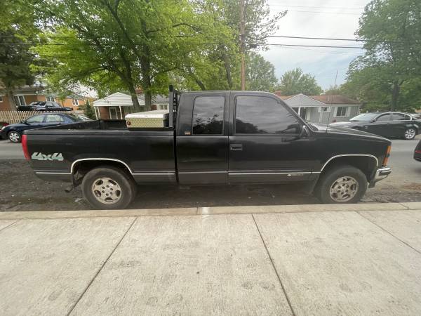 1996 chevrolete 4x4 pickup truck black for sale in Hyattsville, District Of Columbia – photo 5