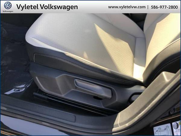2019 Volkswagen Jetta sedan R-Line Auto w/SULEV - Volkswagen Deep for sale in Sterling Heights, MI – photo 17