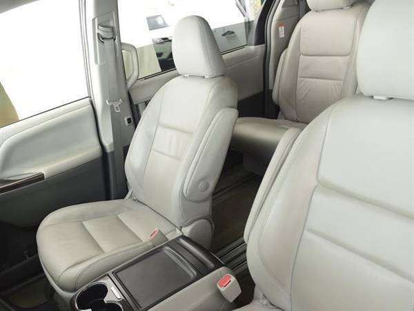 2016 Toyota Sienna XLE Premium Minivan 4D mini-van Silver - FINANCE for sale in Atlanta, GA – photo 5