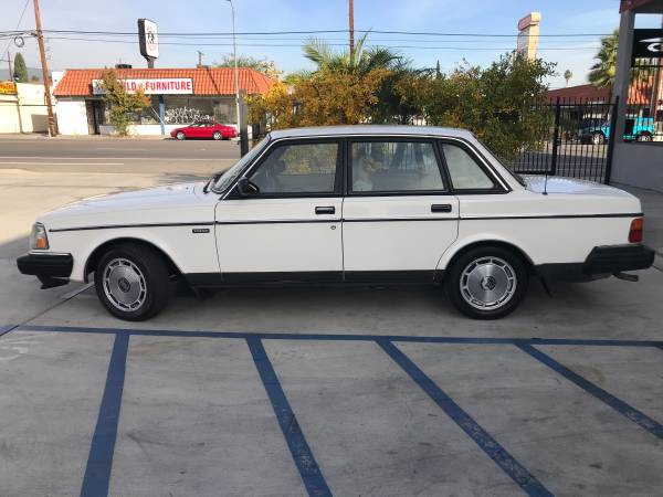 1990 VOLVO / 240DL / WHITE / SUPER CLEAN / LOW MILEAGE / MUST SEE -... for sale in Los Angeles, CA – photo 8