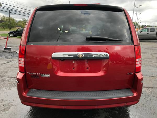 Clean! 2008 Chrysler Town & Country! Loaded! 3rd Row! for sale in Ortonville, OH – photo 4
