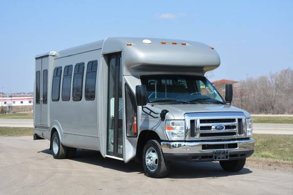 2012 Ford E-450 22 Passenger Paratransit Shuttle Bus for sale in Crystal Lake, OH – photo 3