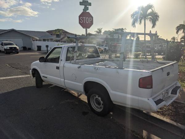 GMC sonoma 95 - good truck for property farm or hauling - cars &... for sale in Kihei, HI – photo 3
