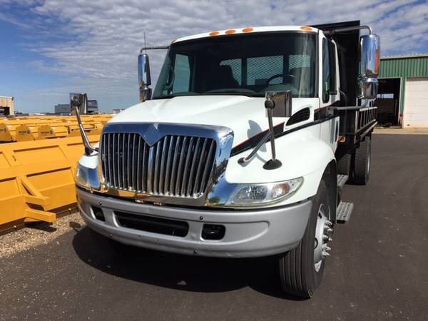 2005 International 4400 with 18 Flatbed/Dump Body for sale in Lake Crystal, MN – photo 8