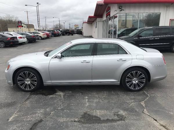 2012 Chrysler 300 S * 5.7L V8 Hemi * Heated Leather Seats * for sale in Green Bay, WI – photo 6