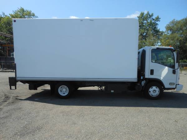 2014 Isuzu Npr HD 16' box truck w/lift gate only 59,000 miles LQQK!! for sale in Lincoln, RI – photo 4