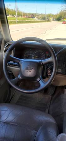 1999 Chevrolet Suburban - - by dealer - vehicle for sale in Hales Corners, WI – photo 10