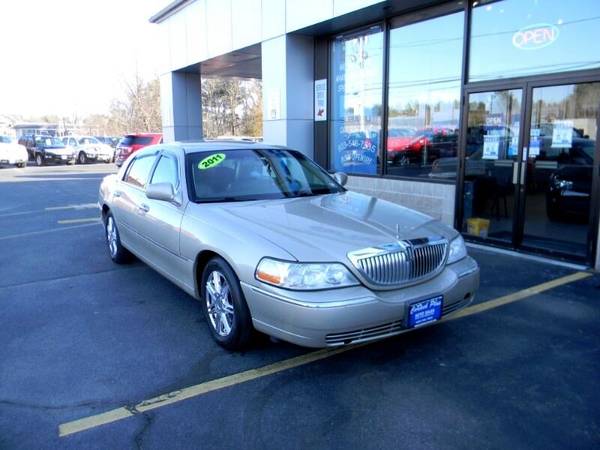 2011 Lincoln Town Car Signature Limited - - by dealer for sale in Plaistow, MA – photo 2