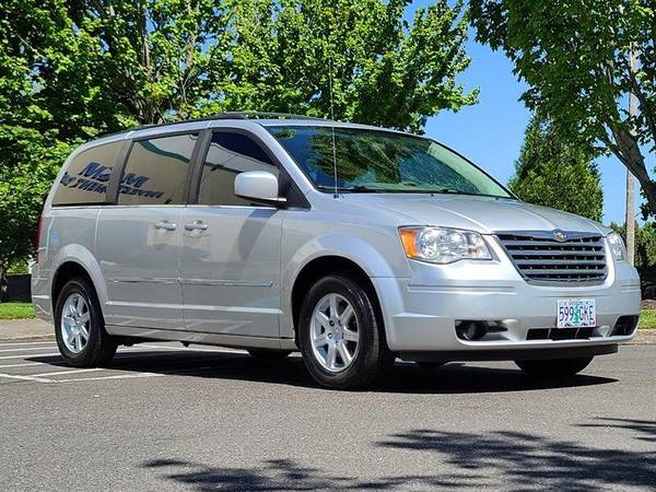 2010 Chrysler Town Country Touring Edition Minivan/7-passenger for sale in Portland, WA – photo 2