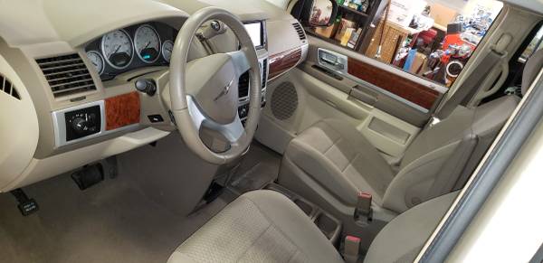 2009 Chrysler T&C - cars & trucks - by dealer - vehicle automotive... for sale in Walled Lake, MI – photo 8