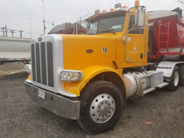 2010 Peterbilt 388. Low miles! for sale in Chicago, IL