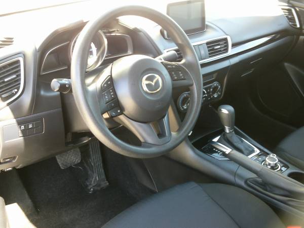 2016 Mazda 3 I Sport-ONLY 9,000 MILES! EXCELLENT CONDITION! for sale in Silvis, IA – photo 12