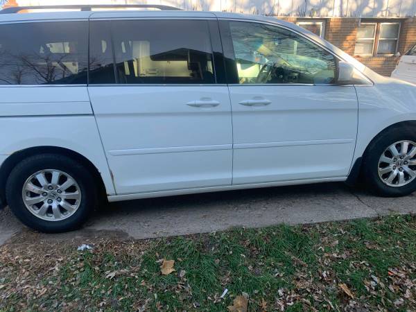 2009 Honda Odyssey - cars & trucks - by owner - vehicle automotive... for sale in Des Moines, IA – photo 3