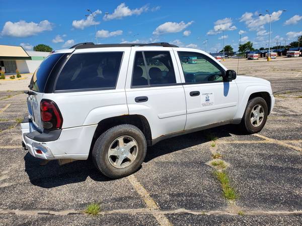 2006 Chevy Trailblazer LS - cars & trucks - by dealer - vehicle... for sale in Fort Atkinson, WI – photo 5