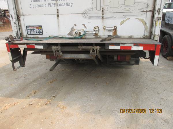 99 W3500 Chevy-Isuzu Med Duty Box Truck, Lift Gate, Diesel auto tra for sale in Oakhurst/Coarsegold, CA – photo 4