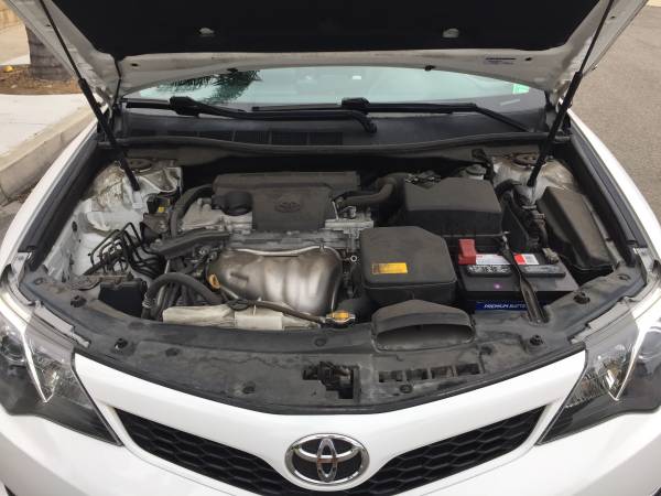 2014 Toyota Camry SE Origi One Owner White Look & Runs Like New... for sale in Fountain Valley, CA – photo 8