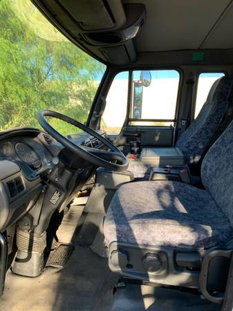2004 Nissan UD 2600, 26' Box Truck, only 25K miles! for sale in Sylmar, CA – photo 4