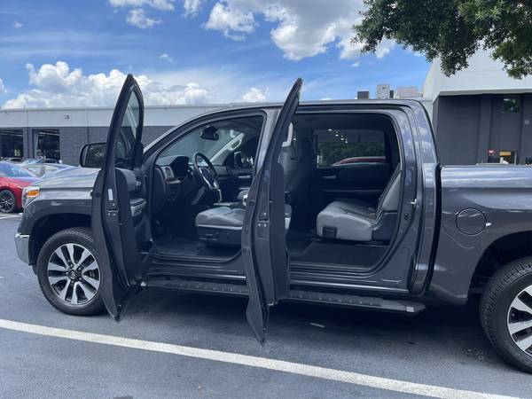 2018 Toyota Tundra Limited CrewMax 4x4 5 7L 1 owner Like new FL for sale in Longwood , FL – photo 3