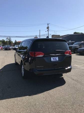 2017 CHRYSLER Pacifica Touring 4D Passenger Van for sale in Bay Shore, NY – photo 5