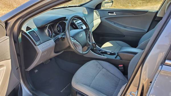 2013 Hyundai Sonata GLS - - by dealer - vehicle for sale in Eau Claire, WI – photo 4