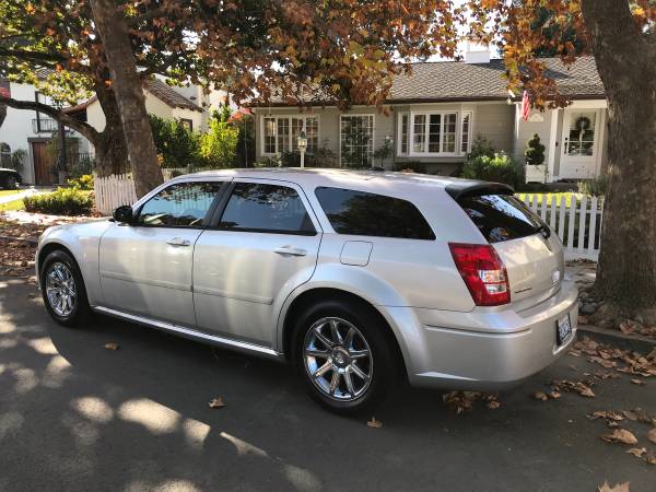 2005 Dodge Magnum Excellent Condition runs great - cars & trucks -... for sale in San Mateo, CA – photo 2