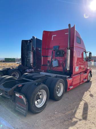 Volvo VNL670 2007 semi truck - cars & trucks - by owner - vehicle... for sale in Las Vegas, NV – photo 2