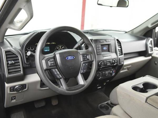 2018 Ford F150 SuperCrew Cab XLT Pickup 4D 5 1/2 ft pickup White - for sale in Bakersfield, CA – photo 2