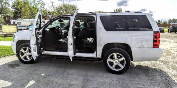 2011 Chevrolet Suburban LT - cars & trucks - by dealer - vehicle... for sale in Neenah, WI – photo 4