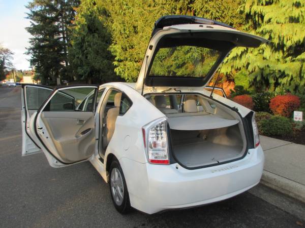 2011 TOYOTA PRIUS *LIKE NEW*BEAUTIFUL ! - cars & trucks - by dealer... for sale in Bellevue, WA – photo 11