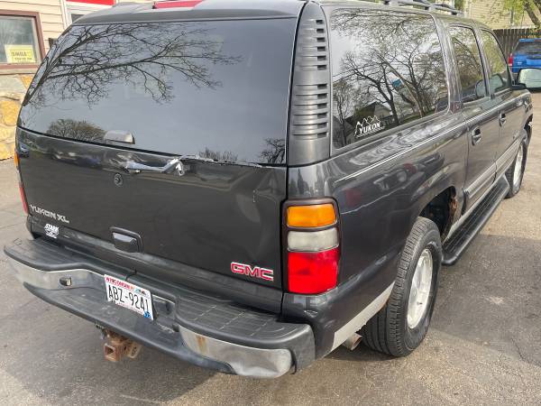 2005 GMC Yukon XL 8 seats - - by dealer - vehicle for sale in Oregon, WI – photo 4