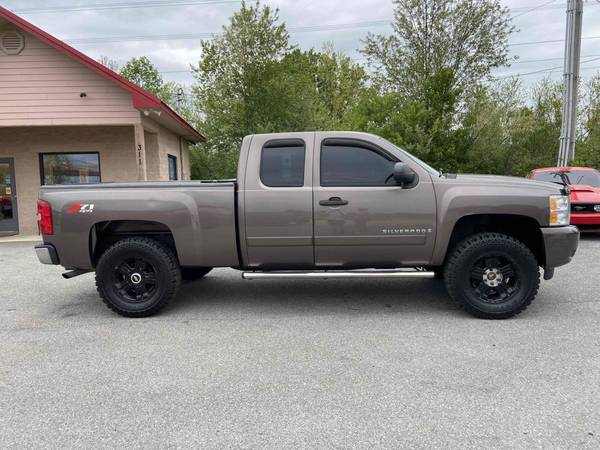 2008 Chevrolet Silverado 1500 LT1 4X4 Lifted - - by for sale in Maryville, TN – photo 2