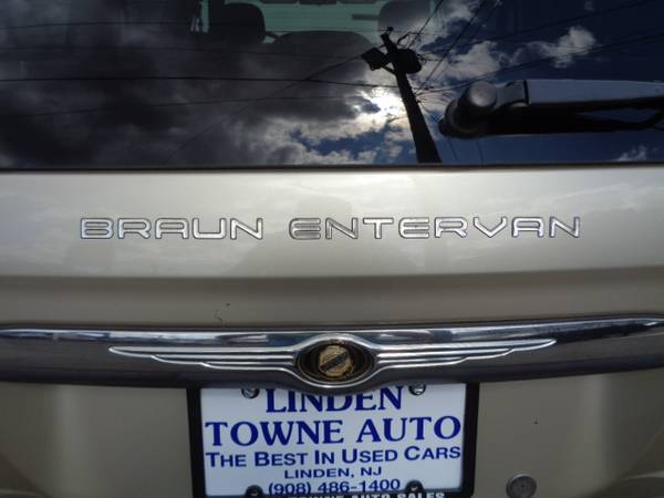 2006 Chrysler Town Country Touring Braun Entervan 96K Runs Great for sale in Linden, NJ – photo 12