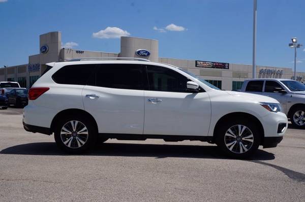 2017 Nissan Pathfinder Glacier White ON SPECIAL! for sale in Manor, TX – photo 4