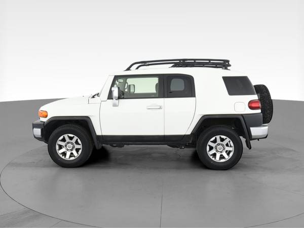 2014 Toyota FJ Cruiser Sport Utility 2D suv White - FINANCE ONLINE -... for sale in New Haven, CT – photo 5